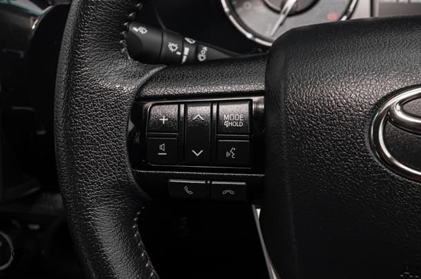 2023 Toyota Hilux 4x4 SR5 image 11
