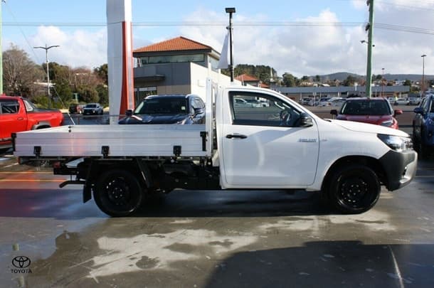 2022 Toyota Hilux Workmate image 9