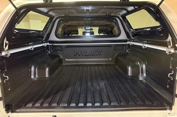 2023 Toyota Hilux SR5 image 14