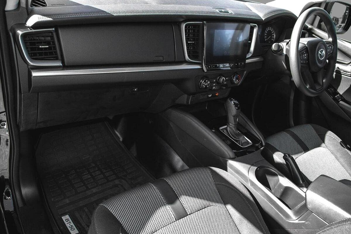 2024 Mazda BT-50 XT TF Auto 4x2 Dual Cab image 7