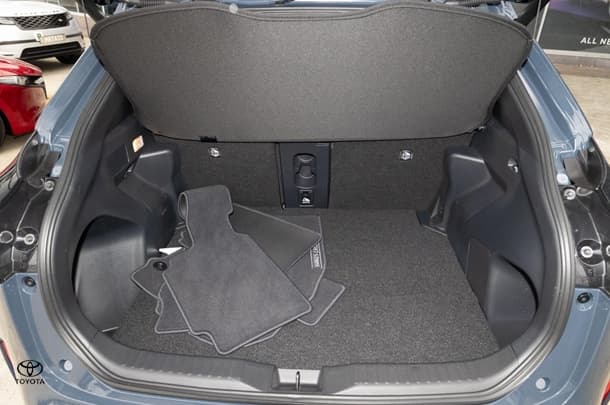 2024 Toyota Yaris Cross Hybrid Urban image 14