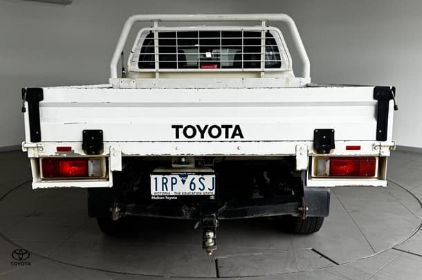2020 Toyota Hilux SR image 12