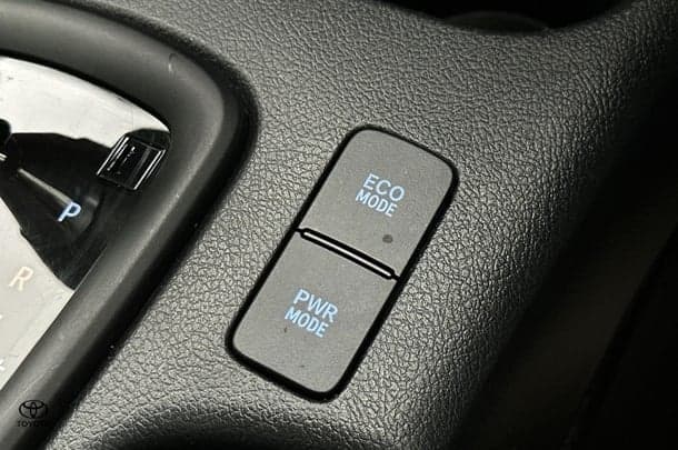 2020 Toyota Hilux SR image 23