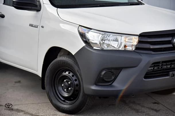 2023 Toyota Hilux 4x2 Workmate image 2