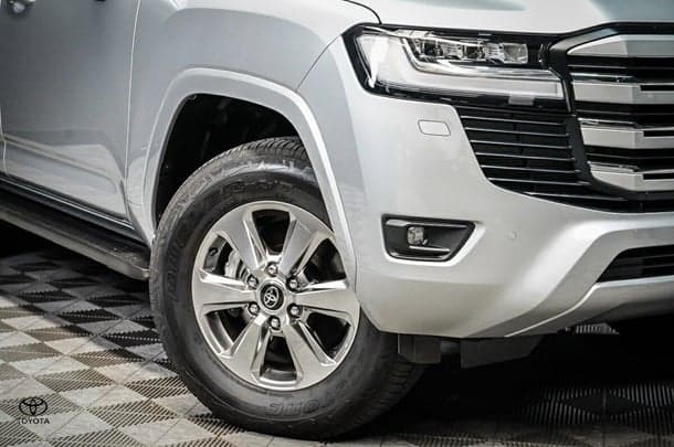 2024 Toyota Landcruiser VX image 2