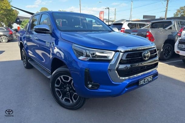 2023 Toyota Hilux 4x4 SR5 image 1