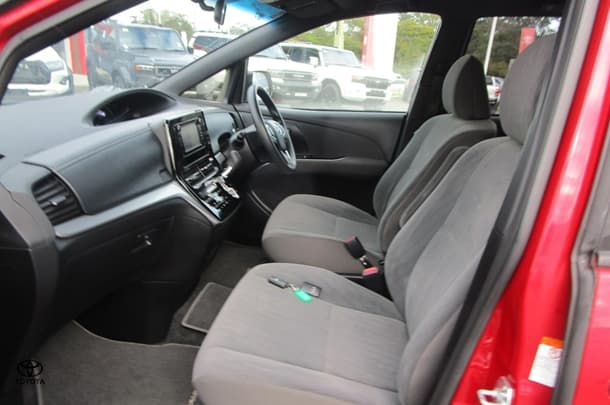 2019 Toyota Tarago GLX image 10
