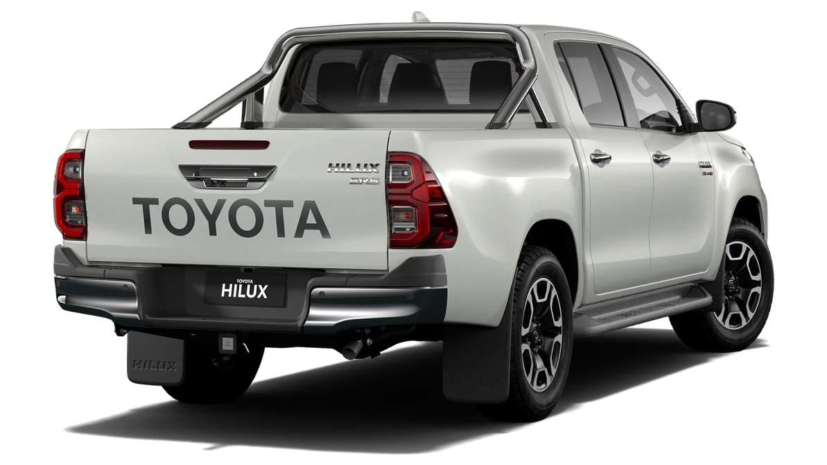 2023 Toyota Hilux 4x4 SR5 Double-Cab Pick-up image 3
