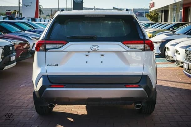 2020 Toyota RAV4 GXL image 6