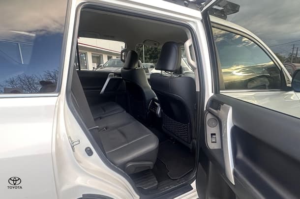 2021 Toyota Prado VX image 8
