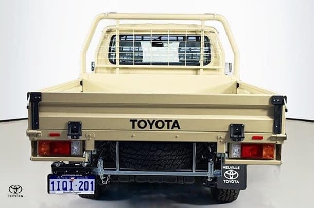 2025 Toyota LANDCRUISER MILITARY GXL image 7