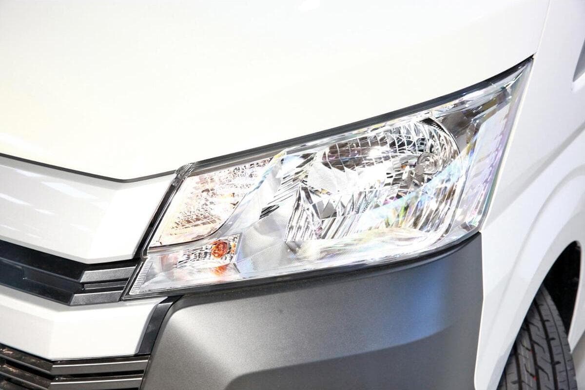 2025 Toyota Hiace LWB Auto image 7