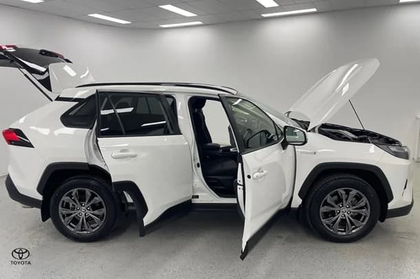 2023 Toyota RAV4 Hybrid GXL-2WD image 9