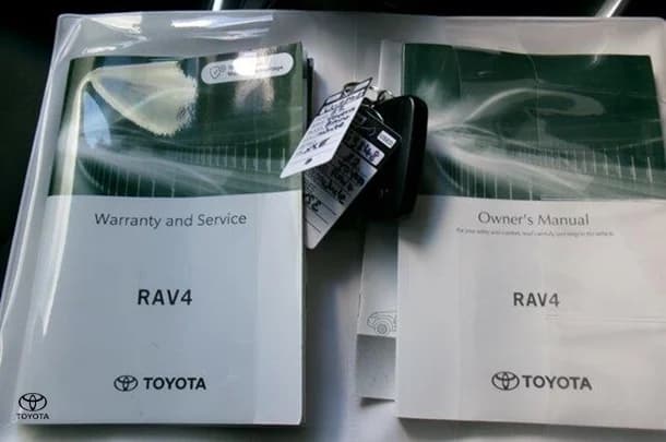 2022 Toyota RAV4 XSE image 2