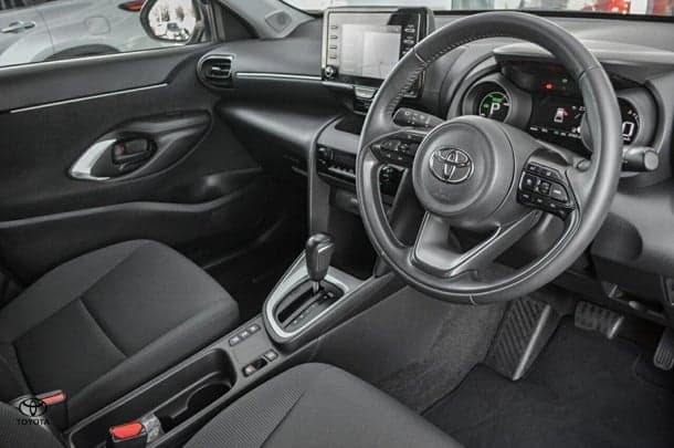2023 Toyota Yaris Cross Hybrid GXL image 23