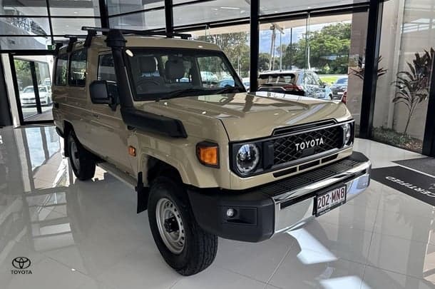 2023 Toyota LC Military GXL image 2