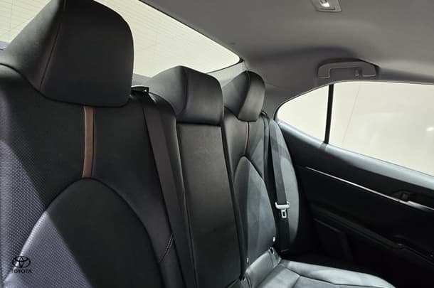 2020 Toyota Camry Hybrid SL image 28