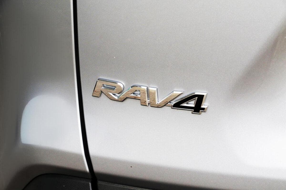 2024 Toyota RAV4 GXL Auto eFour image 12