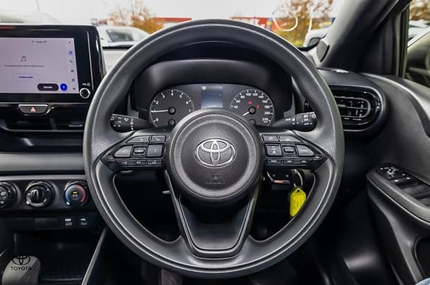 2024 Toyota Yaris Ascent Sport image 9