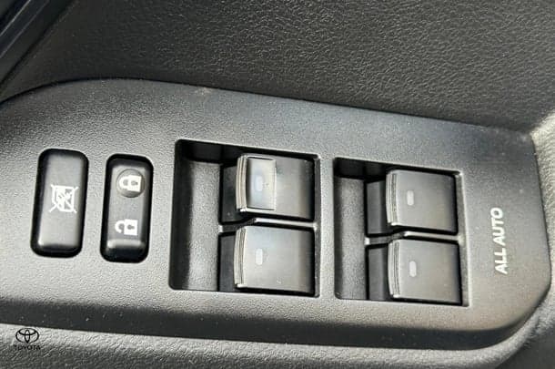 2021 Toyota Prado GXL image 17