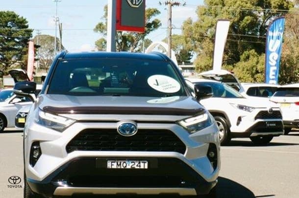 2022 Toyota RAV4 XSE image 10