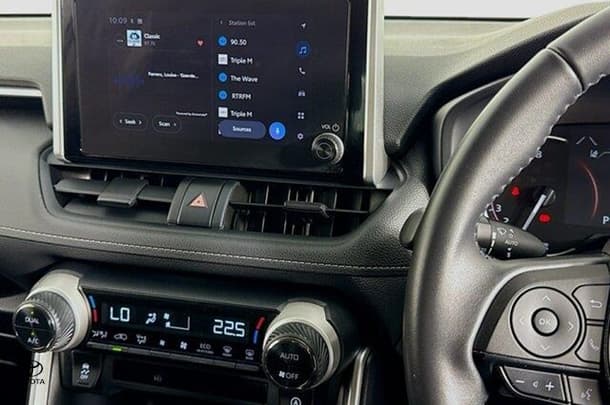 2022 Toyota RAV4 GXL image 13