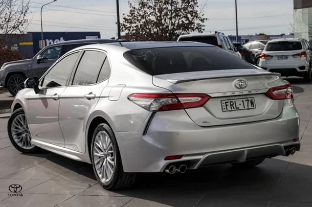 2018 Toyota CAMRY SL image 2