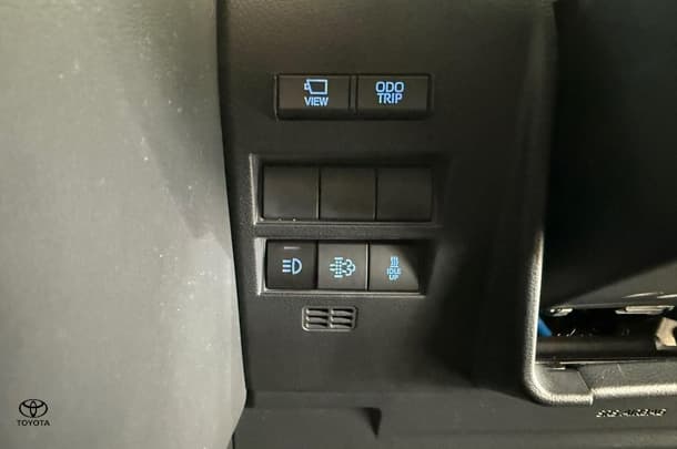 2022 Toyota Landcruiser VX image 31