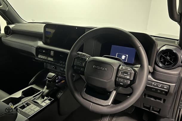 2025 Toyota Prado GXL image 10