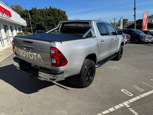2022 Toyota Hilux SR5 image 8