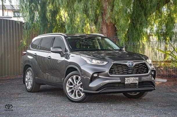 2024 Toyota KLUGER HYBRID AWD GRANDE image 34