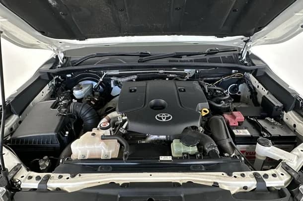 2020 Toyota Hilux SR image 25