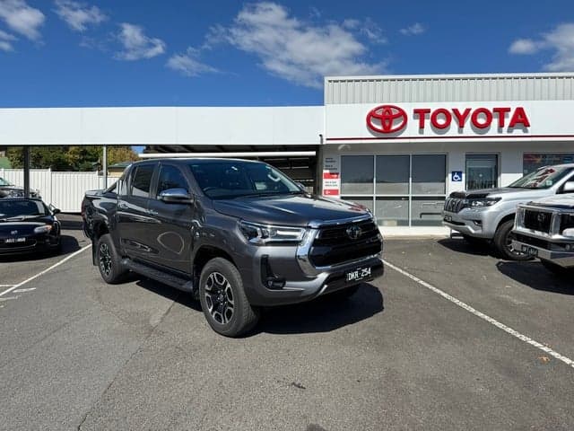 2022 Toyota Hilux SR5