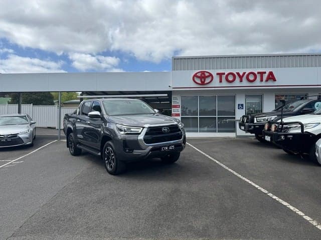 2022 Toyota Hilux SR5
