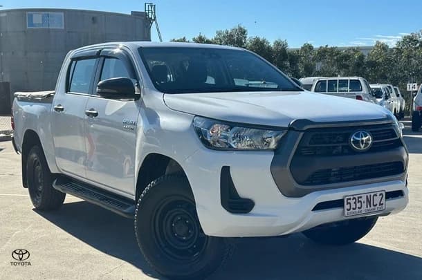 2022 Toyota Hilux SR