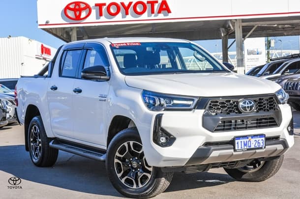 2024 Toyota HILUX SR5