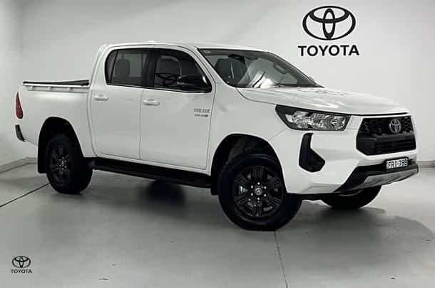 2024 Toyota Hilux SR