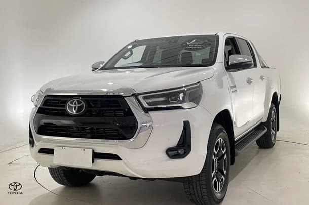 2023 Toyota Hilux SR5