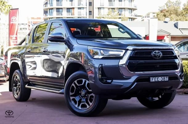 2023 TOYOTA Hilux 4x4 SR5