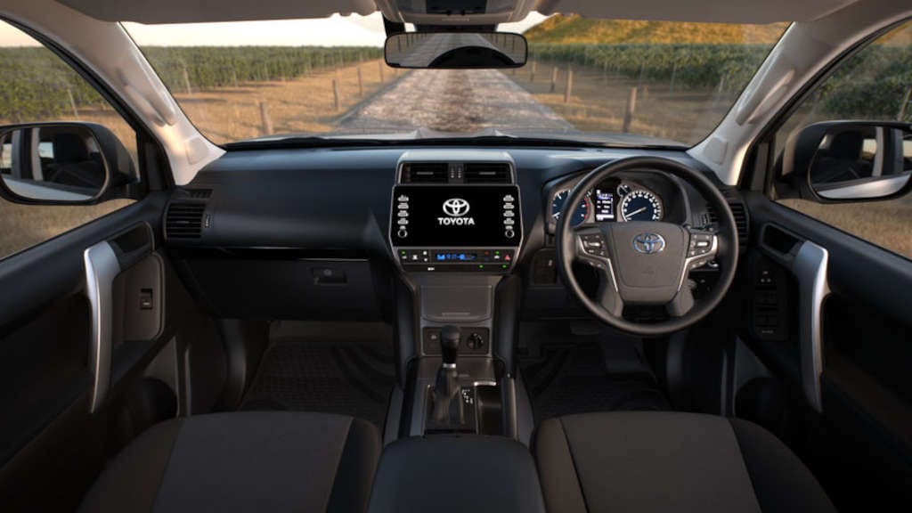 2023 Toyota Prado GX Image 4
